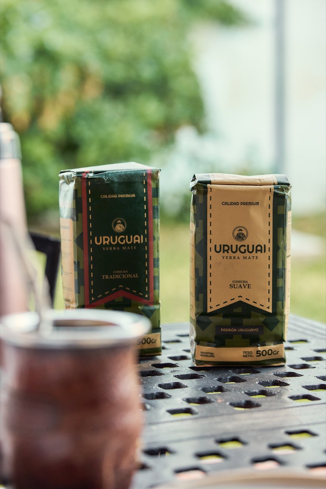 Uruguaí Tradicional y Suave en una mesa de mate